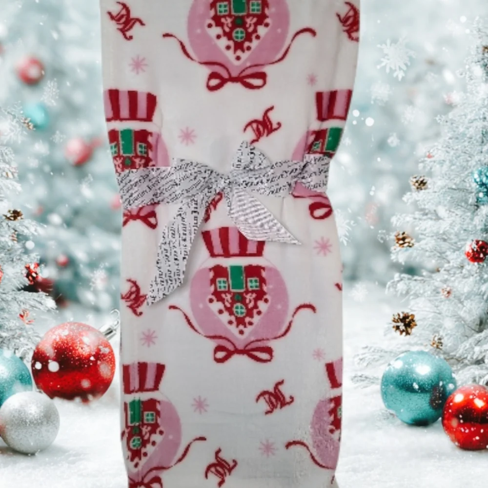 Juicy Couture NEW Festive Pink and White Throw Blanket 50x60